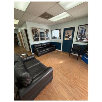 Aaron's Auto Repair - Customer Waiting Area - Auto Repair Near Me - Pinellas Park, Florida Aaron's Auto Repair - Customer Waiting Area - Auto Repair Near Me - Pinellas Park, Florida