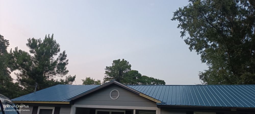 Slide of Mateo Roofing