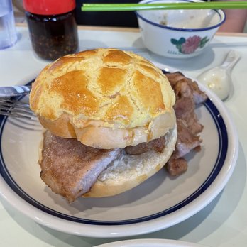 Cafe le Majestik - Pork chop pineapple bun - Hong Kong Style Cafe Near Me - Scarborough, Ontario