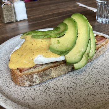 Over Easy Kitchen - Fair Haven - Avocado Benedict-ish - American Near Me - Fair Haven, New Jersey