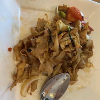 Red Chili - Medium Drunken Noodles with chicken. - Thai Near Me - Hayward, California Red Chili - Medium Drunken Noodles with chicken. - Thai Near Me - Hayward, California
