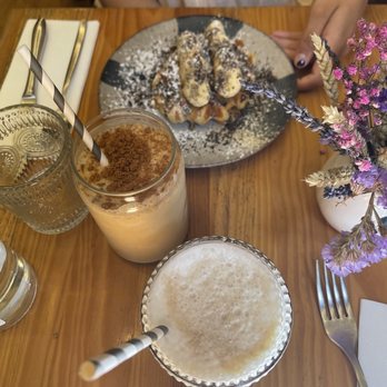 Mercador Café - Latte, smoothie, and waffle - Breakfast & Brunch Near Me - Porto, 13