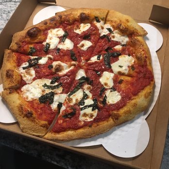 PizzAmore' - Margarita Classico - Pizza Near Me - Mount Dora, Florida