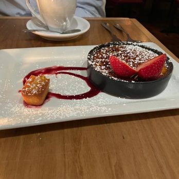 Les Pyrénées - Catalan Creme Brûlée - Spanish Near Me - Montreal, Quebec Les Pyrénées - Catalan Creme Brûlée - Spanish Near Me - Montreal, Quebec