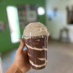 Forever Nutrition - Cookies n cream chocolate swirl shake