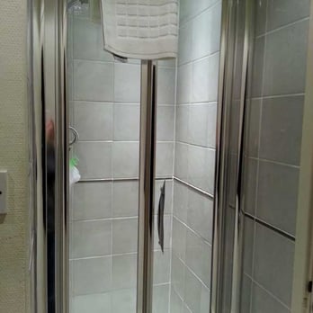 Vancouver Studios - Single room tiny shower - Hotels Near Me - London, XGL