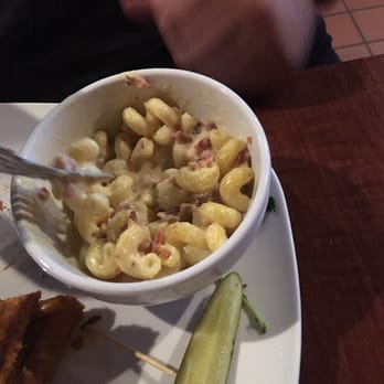 Avenue American Bistro - Creamy Mac n cheese (husband added bacon) - Sports Bars Near Me - Wayne, Michigan