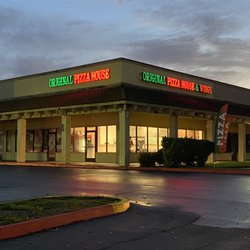 Original Pizza House - Located behind O'Reilly Auto Parts in the Smart & Final shopping center on Northgate Blvd