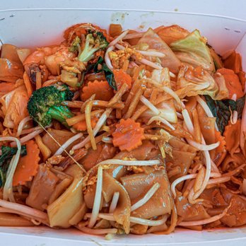 Somtum Thai - Pad Kee Mao with Shrimp - Thai Near Me - Klamath Falls, Oregon