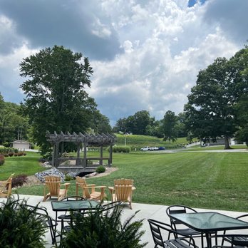 Souther Williams Vineyard - Wine Tasting Room Near Me - Fletcher, North Carolina