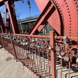 Blue River Parkway Trailhead - Love locks bridge
