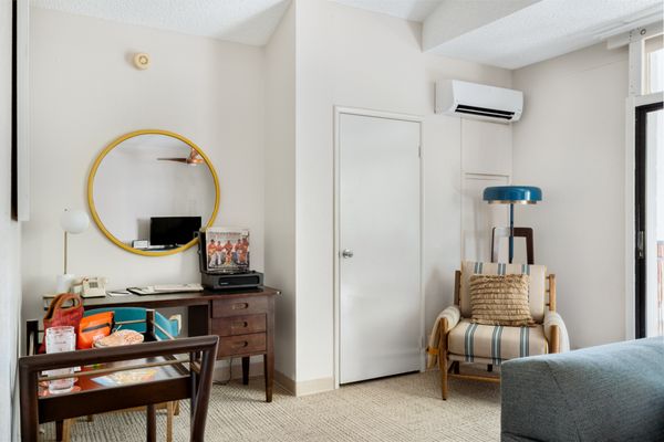 White Sands Hotel by null