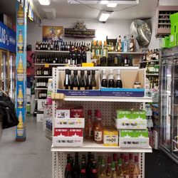 Ottomanelli's Liquor Store - Inside