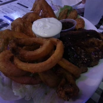 Mother Hubbard's - Sampler platter - Sports Bars Near Me - Chicago, Illinois