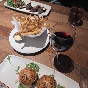 Oswego Grill - HH Wagyu beef sliders and fries - Steakhouses Near Me - Clackamas, Oregon Oswego Grill - HH Wagyu beef sliders and fries - Steakhouses Near Me - Clackamas, Oregon