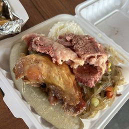 Mo's Special: Rice, Sapa sui, Fa'alifu fa'i, corned beef and teriyaki chicken