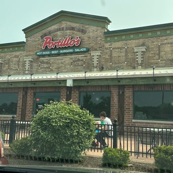 Portillo's Gurnee - Outdoor seating area in front. - Salad Near Me - Gurnee, Illinois