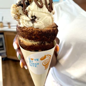 Kurly Kürtősh Café - The classic Mallomar cookie - graham cracker, marshmallow and chocolate. YUMMY! - Desserts Near Me - Nutley, New Jersey Kurly Kürtősh Café - The classic Mallomar cookie - graham cracker, marshmallow and chocolate. YUMMY! - Desserts Near Me - Nutley, New Jersey