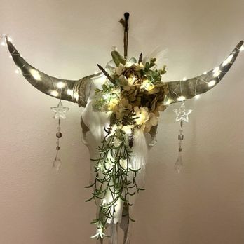 The Barn Yard - The beautiful skull I purchased, all dolled up for Christmas. - Used, Vintage & Consignment Near Me - Temecula, California