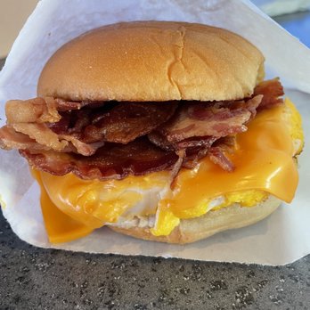 Shake Shack - American Near Me - East Elmhurst, New York