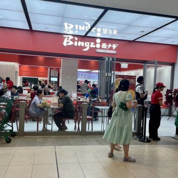 Bingz Crispy Burger - indoor patio - Fast Food Near Me - Toronto, Ontario