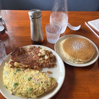 Blueberry Hill Breakfast Cafe - Omelette - Breakfast & Brunch Near Me - Homewood, Illinois