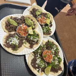 Taqueria No Se Hagan Bolas - Steak and barbacoa tacos