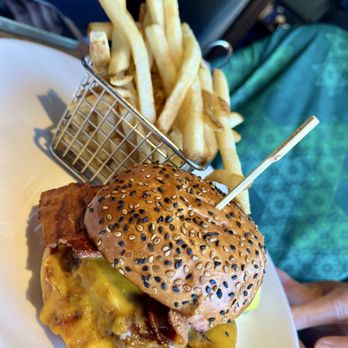 Yard House - BBQ Bacon Cheddar Burger - Vegetarian Near Me - Burbank, California Yard House - BBQ Bacon Cheddar Burger - Vegetarian Near Me - Burbank, California