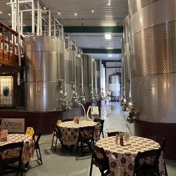 Grapeline Wine Tours - Le Vigne Winery - Wine Tours Near Me - Paso Robles, California