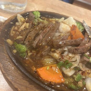 EE-Sane Thai Cuisine - Ginger Steak Plate - Thai Near Me - Milwaukee, Wisconsin