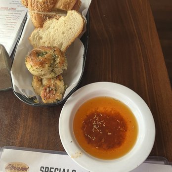 G-Bar - Complimentary bread and garlic knots with oil dip - Lounges Near Me - Bronx, New York
