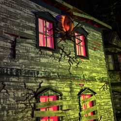 Wicked World Scaregrounds - 1st haunted house