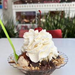 Sloan's - Los Angeles - Peanut butter cup sundae