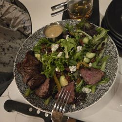Barrel & Derrick - Black Angus steak salad