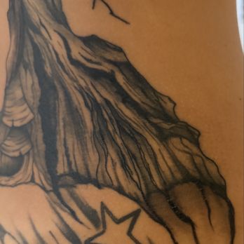 Black Palette Tattoo - The roots that don't match the rest of the trunk - Tattoo Near Me - Honolulu, Hawaii Black Palette Tattoo - The roots that don't match the rest of the trunk - Tattoo Near Me - Honolulu, Hawaii