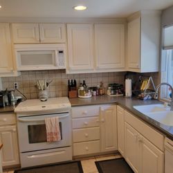 Elegant Stone & Cabinets - Old kitchen