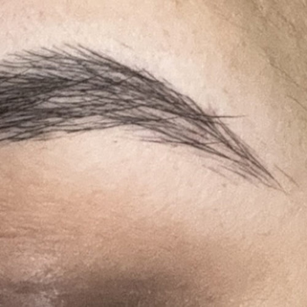 right eyebrow yo can tell how she over thinned the end of my eyebrow