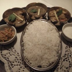 Nepali Chulho - Thali mit Ziegenfleisch