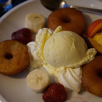 Restaurant Parterre - Hot apple pie with vanilla ice cream - Swiss Food Near Me - Luzern, LU Restaurant Parterre - Hot apple pie with vanilla ice cream - Swiss Food Near Me - Luzern, LU