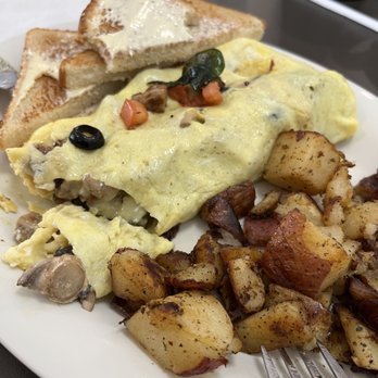 Eggs Up Grill - House fries and pick your pleasure omelet! Very good will be back! - Breakfast & Brunch Near Me - Hendersonville, North Carolina