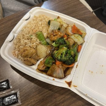 Banh's Cuisine - Chicken and Vegetables - Vietnamese Near Me - Durham, North Carolina Banh's Cuisine - Chicken and Vegetables - Vietnamese Near Me - Durham, North Carolina