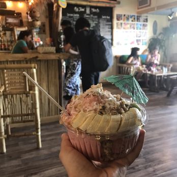 Makani's Magic Pineapple Shack - Strawberry Explosion bowl - so yummy! - Juice Bars & Smoothies Near Me - Hilo, Hawaii