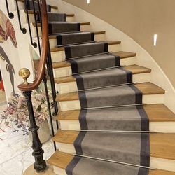L'hôtel des Arts Montmartre - Put on your ball gown they will take an awesome picture of you.