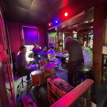 Hammerstone's - a band playing at a bar - American Near Me - Saint Louis, Missouri