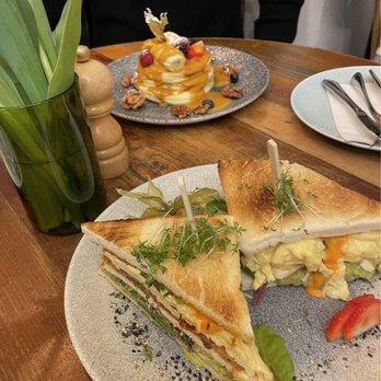 Café Krone - Avocado Squash - Cafes Near Me - Berlin, BE