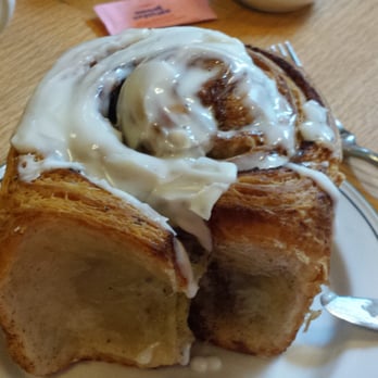 1886 Cafe & Bakery - Yummy 6$ cinnamon roll - American Near Me - Austin, Texas 1886 Cafe & Bakery - Yummy 6$ cinnamon roll - American Near Me - Austin, Texas