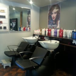 Salon de Coiffure Coup d'Œil - Very comfortable sink for washing the hair. Best head message.