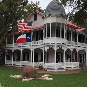 Gruene Historic District - Gruene Mansion Inn - Historical Tours Near Me - New Braunfels, Texas Gruene Historic District - Gruene Mansion Inn - Historical Tours Near Me - New Braunfels, Texas