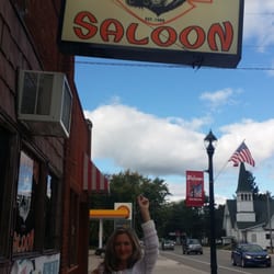 Hogs Head Saloon - Small town drinking :)