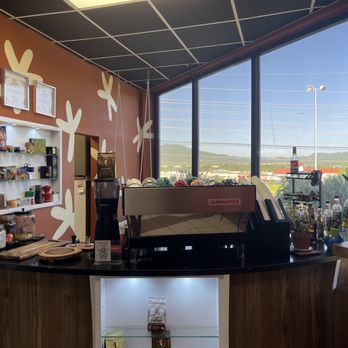 Cuelate Cafe - Área del café con vista exterior - Cafes Near Me - Caguas, Puerto Rico Cuelate Cafe - Área del café con vista exterior - Cafes Near Me - Caguas, Puerto Rico